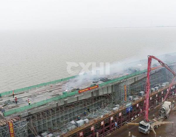橋梁大事：常泰大橋2號(hào)墩首節(jié)鋼圍堰吊裝就位、黃湖大橋主橋合龍